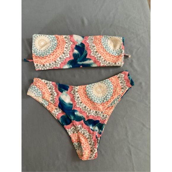 Bikini   - Picture 1 of 6